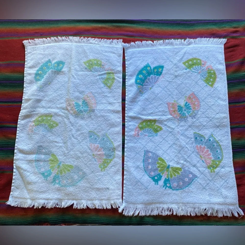 VTG 1970’s Butterfly Towel Set! 2 Large, 2 Hand Towels and 2 Washcloths!